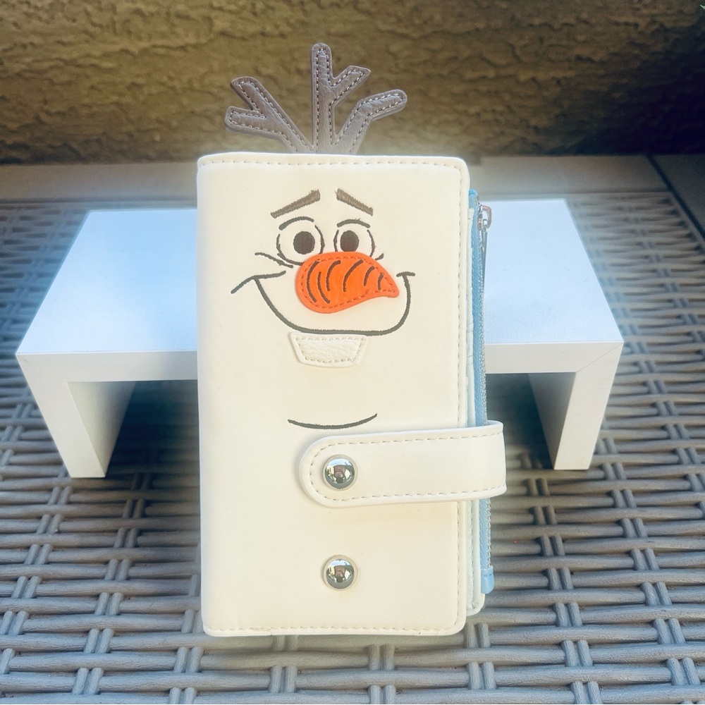 EUC Loungefly Olaf from Frozen wallet
